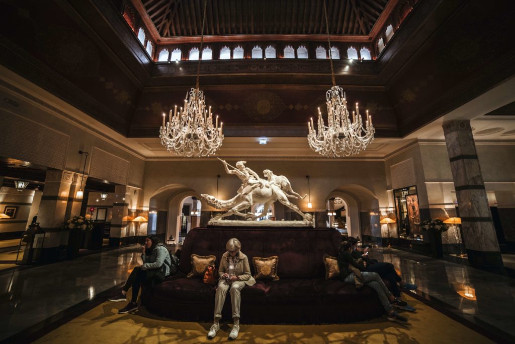 hotel scenting – people sitting in the waiting area
